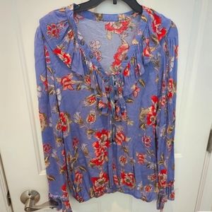 Cute, lightweight flowered blouse with ruffle accents sz med